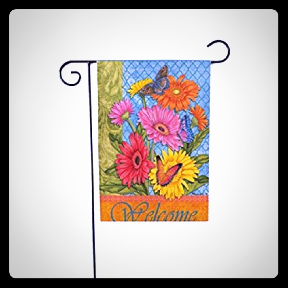 NWOT- Outdoor Spring Garden Flag